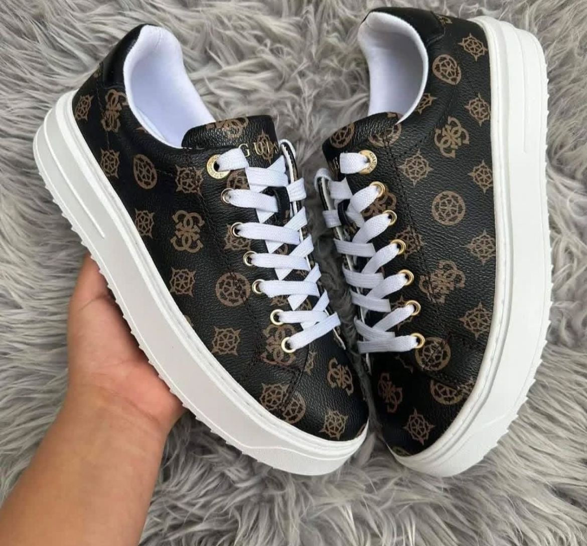 Zapatilla Guess 🤎