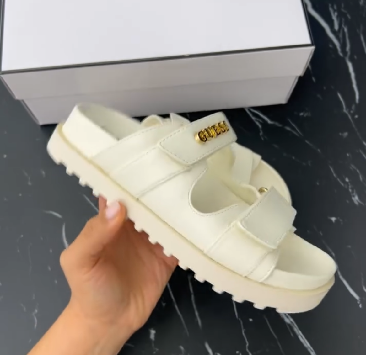 Sandalia Guess ✨
