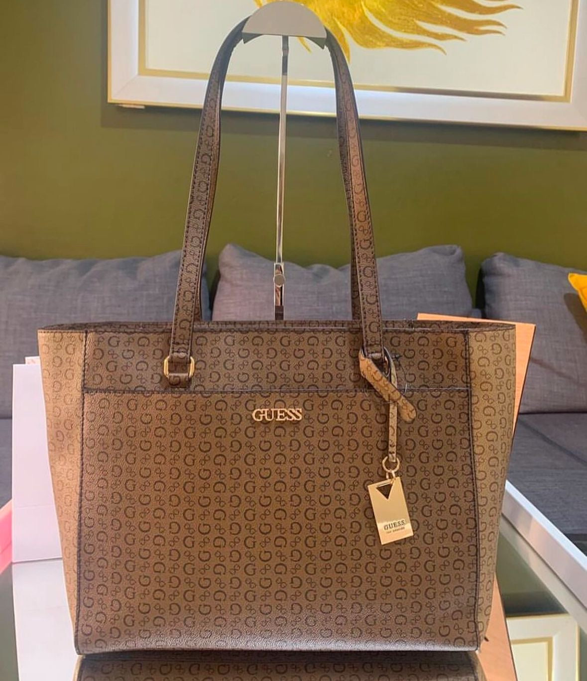 Tote Guess