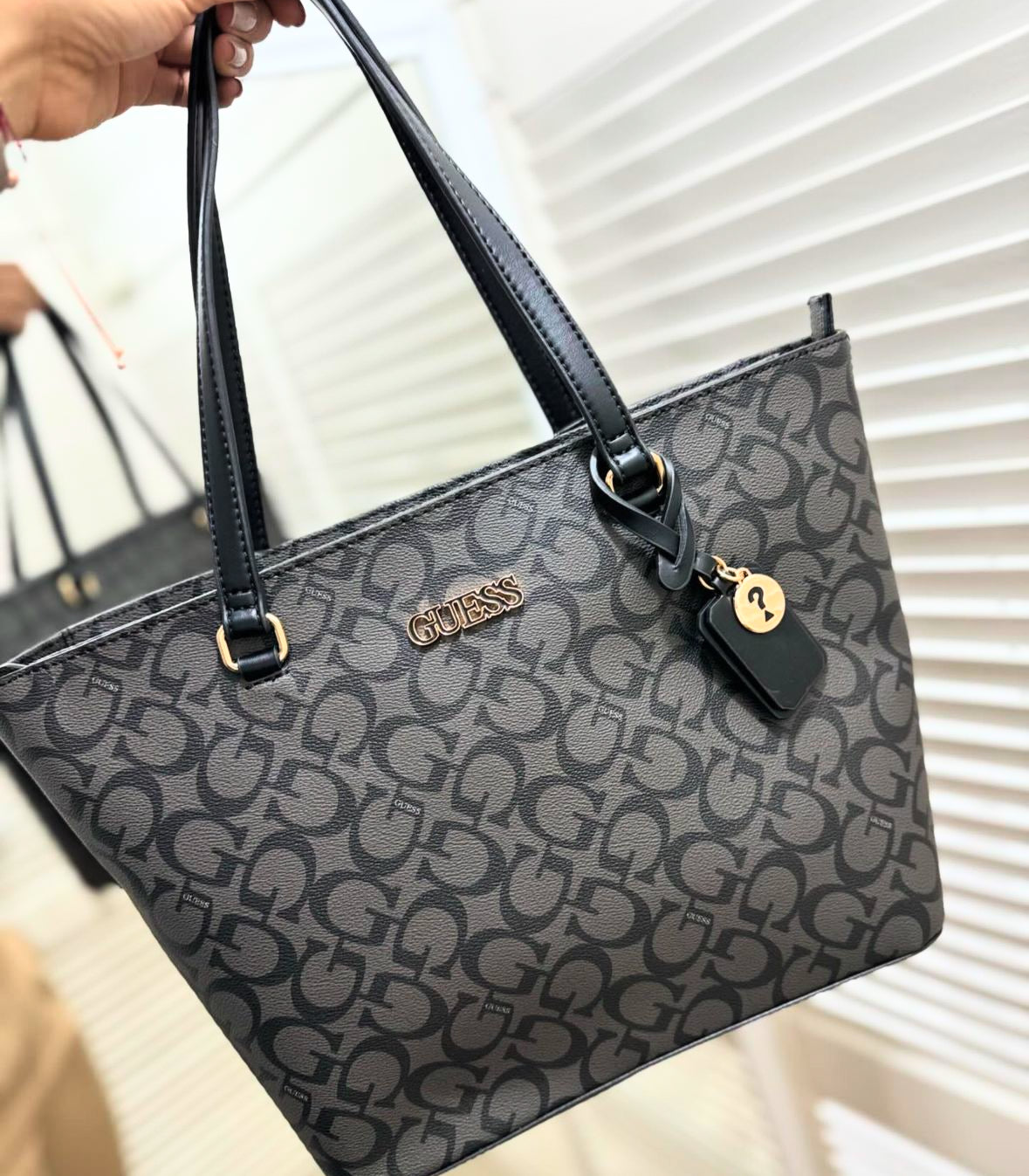 Tote Guess