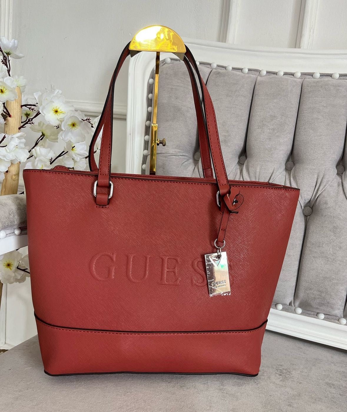 Tote Guess