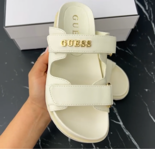 Sandalia Guess ✨