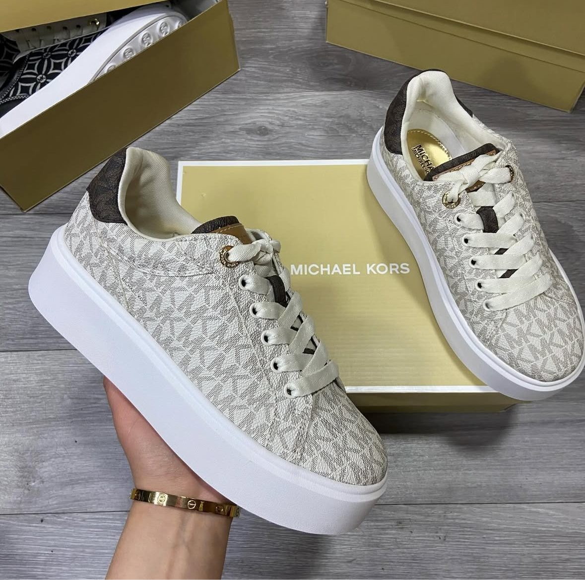 Zapatilla monograma Michael kors ❤️🙈